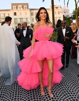 Kendall Jenner Fuksija Prom Dresses Aukštas Žemas Stebėjimo Pakopų Klostyti Tiulio Vakarą Įžymybių Chalatai 2022 Oficialų Šalis Suknelės Naujas